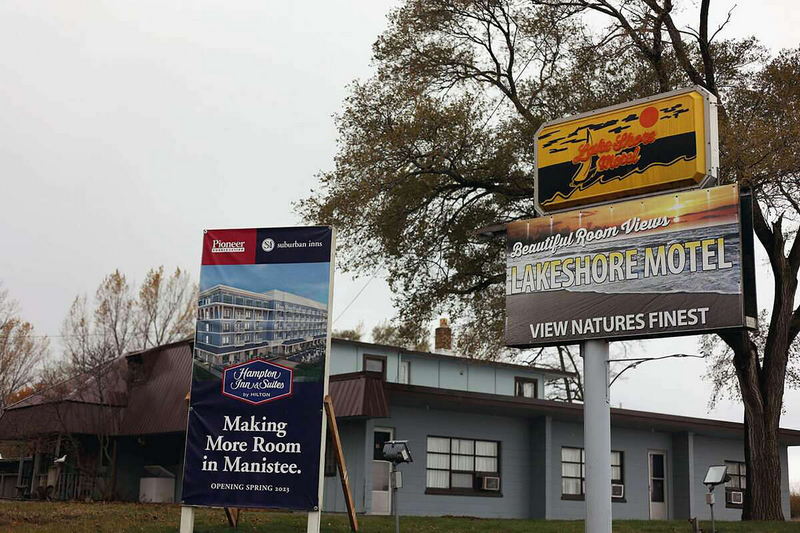 Lake Shore Motel (Kennys Lakeshore Motel) - Lakeshore Prior To Demolition